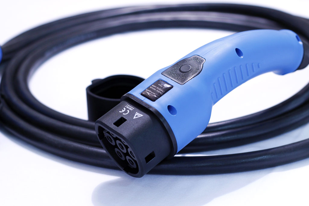 Tesla Ladekabel mit Charge Port Opener — 3 Phasig / 20 A / 11 kW / 5 m / glatt Tesla Ladekabel mit Charge Port Opener — 3 Phasig / 20 A / 11 kW / 5 m / glatt