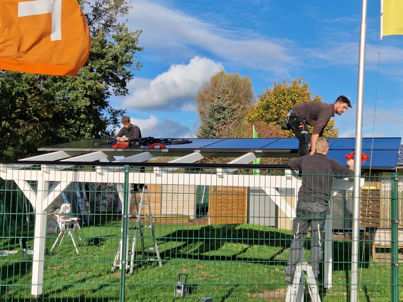 Solarcarport Komplettpaket — Premiumholz / ein Stellplatz (ca. 5 kWp) / 420 Wp Bifacial / 3,5 kWh